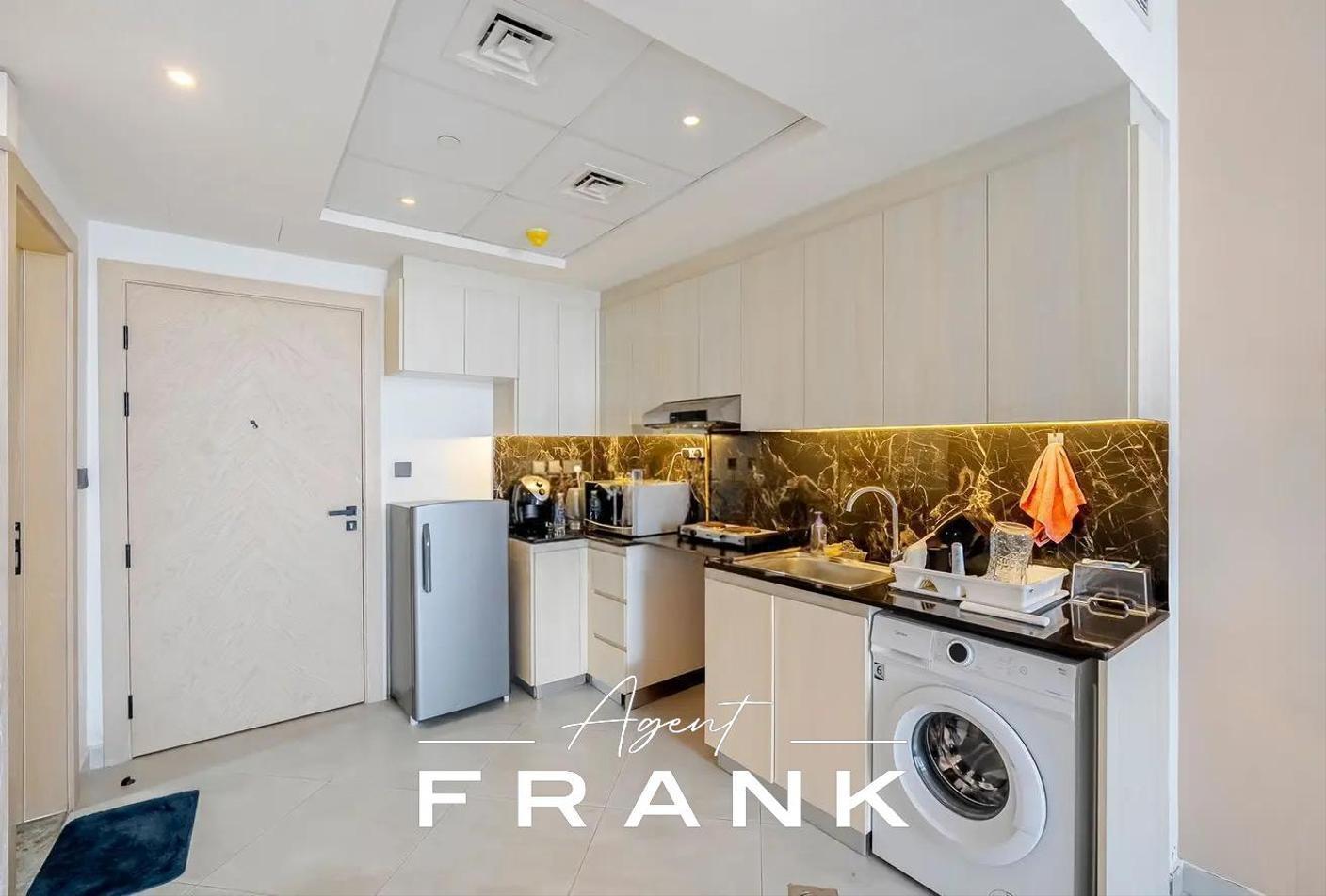 Affordable | Semi Furnished | Mid Floor | 6 Chqs