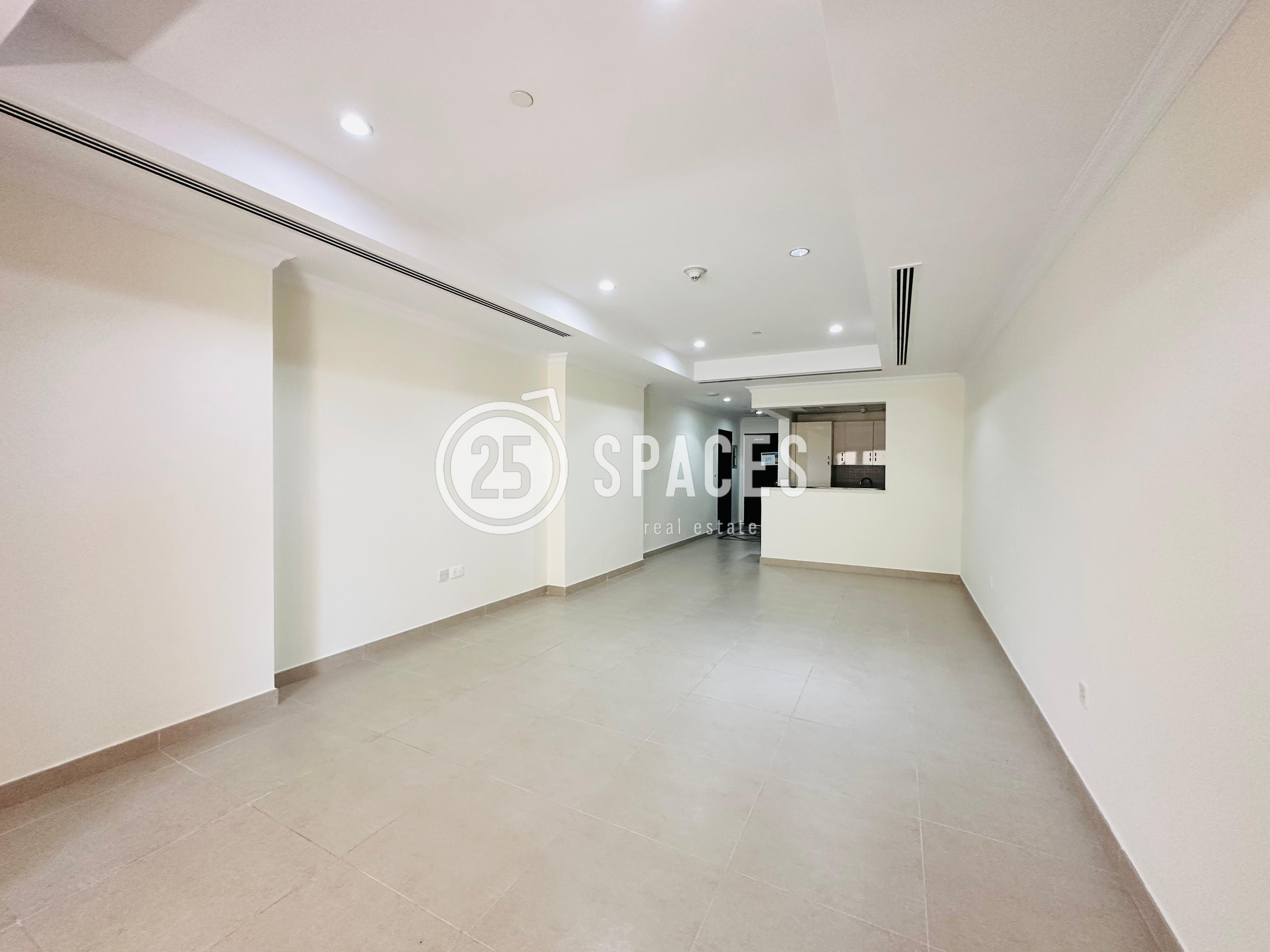 Studio Apt Plus Laundry Balcony Porto Marina View - Apartment in West Porto Drive