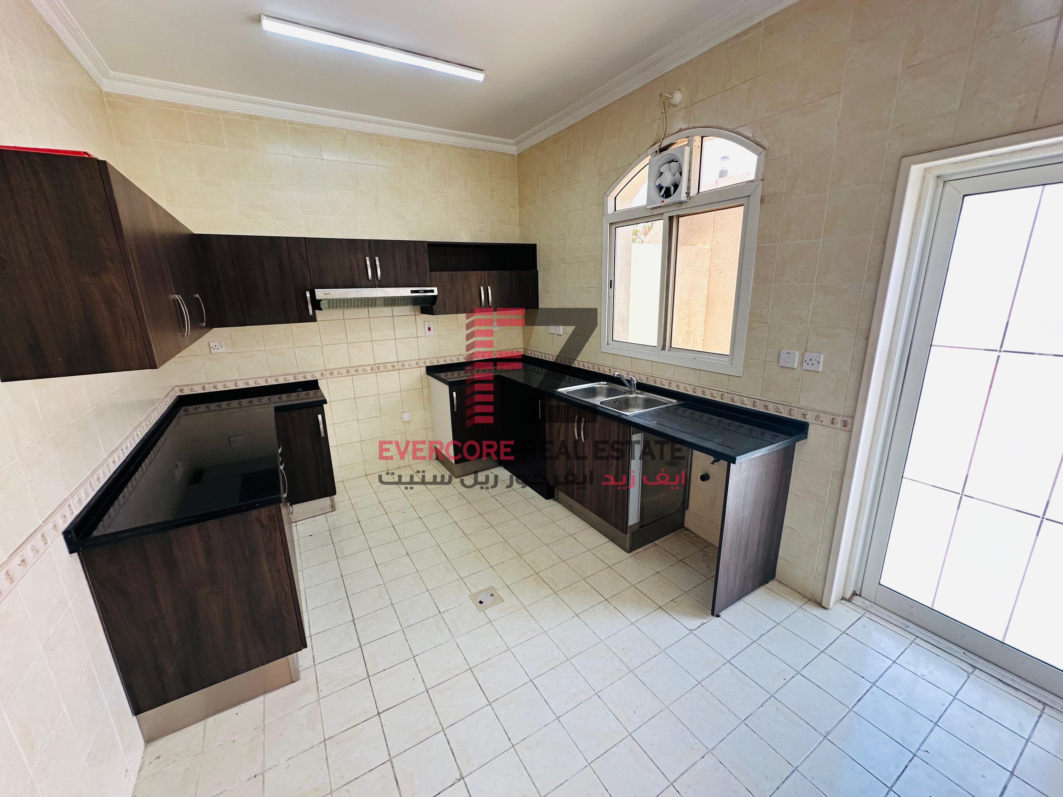 UNFURNISHED VILLA| 04 + MAID| AMENITIES| GHARAFFA - Compound Villa in Souk Al gharaffa