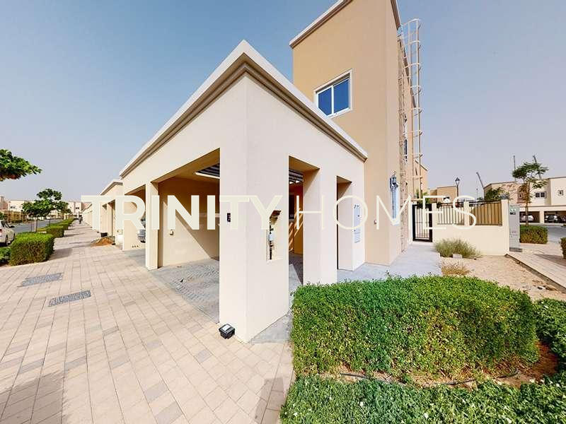 Biggest exclusive plot / single row / park facing
