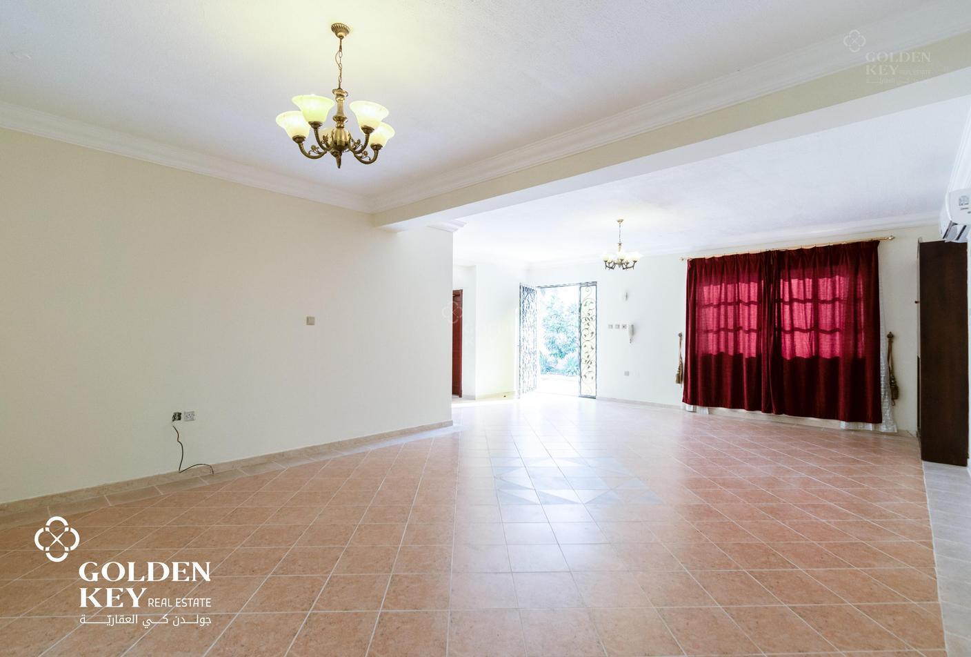 Spacious Layout | Upscale Villa | 3 Bedrooms - Villa in Al Maamoura