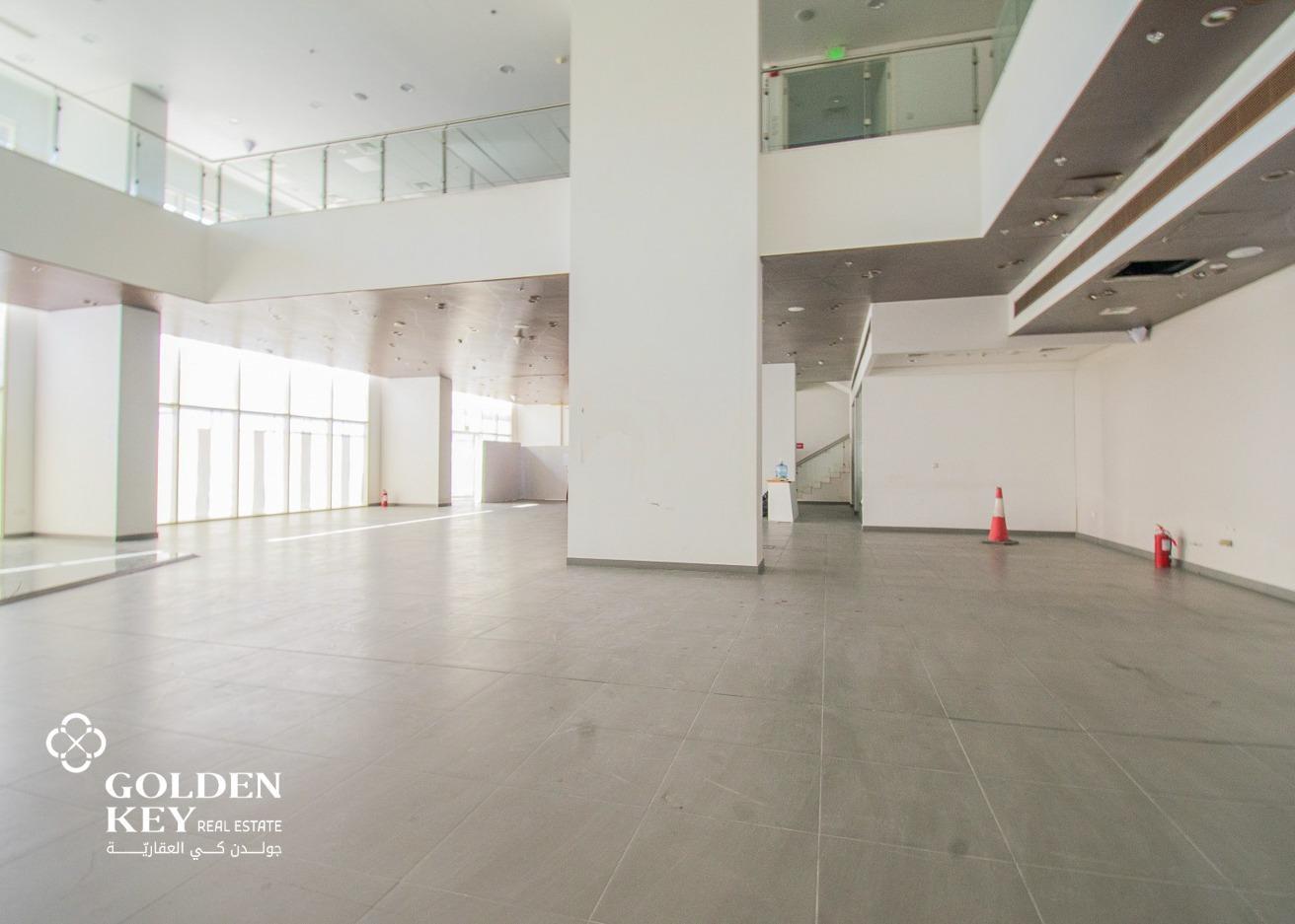 High-Visibility Showroom – Ground + Mezzanine