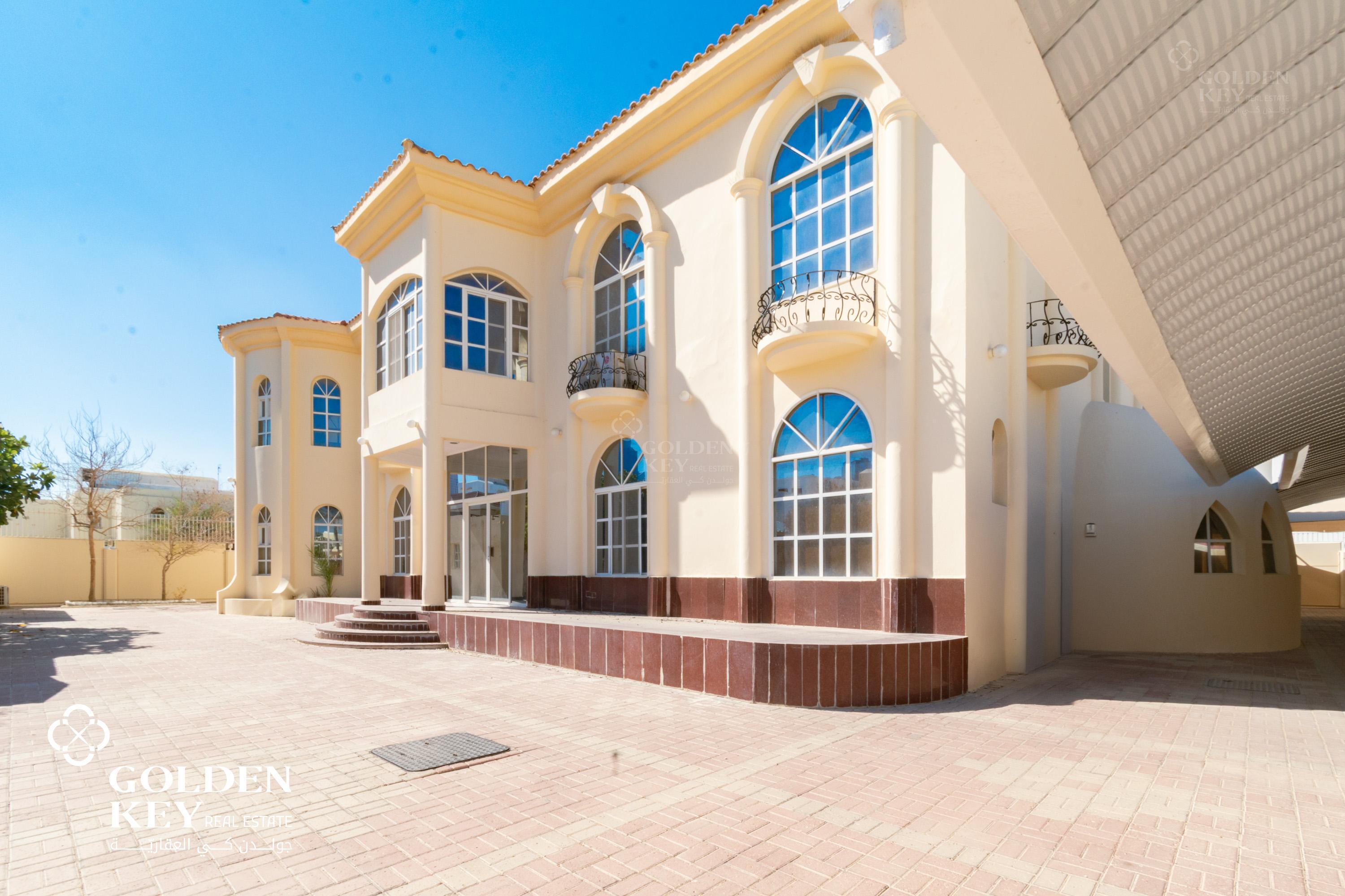 Spacious Commercial Villa for Embassy or Service - Commercial Villa in West Bay