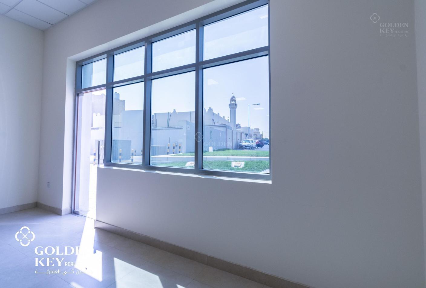 Amazing showroom for rent | Mezzanine | 300 SQM - ShowRoom in Al Wakra
