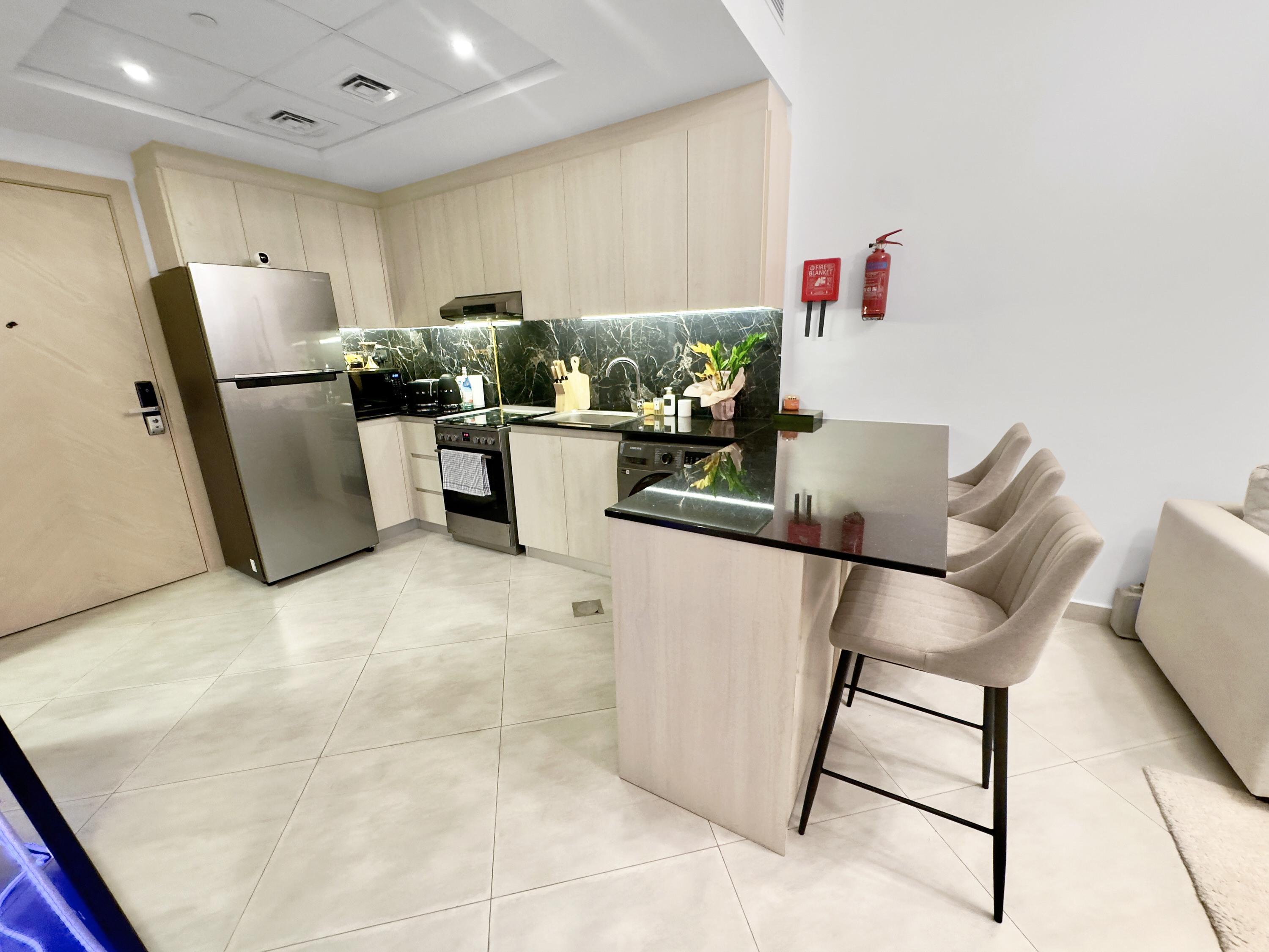 Cozy Furnished | Low Floor | City View