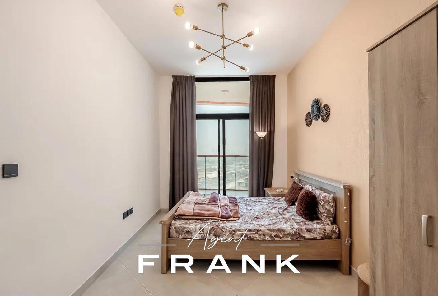 Affordable | Semi Furnished | Mid Floor | 6 Chqs