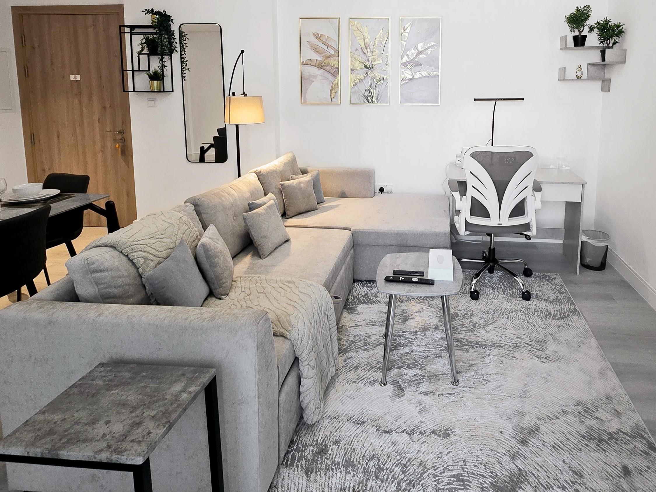 Low Floor Comfort | 12 Cheques | Ready Now