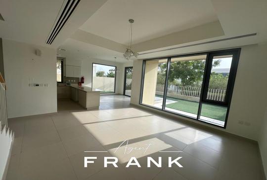 Bright 5BR Villa | Vacant | Two‑Storey Home