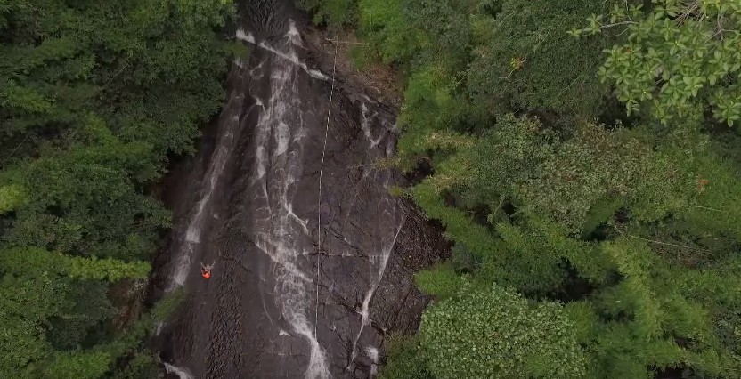 Nghẹt thở trượt thác Tà Ngào