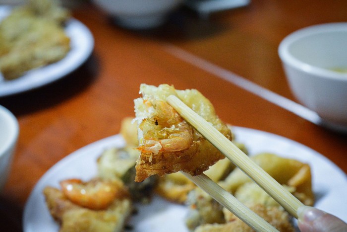 Giòn rụm miếng bánh tôm