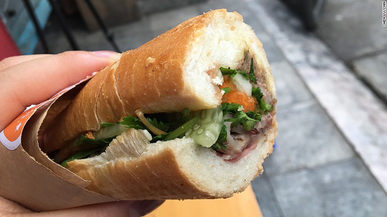 Bánh mì: Bánh mì là một trong những món ngon của Việt Nam được nhiều nơi trên thế giới biết đến.