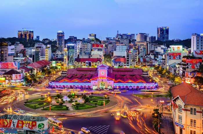Chợ Bến Thành tọa lạc ngay trung tâm Sài Gòn