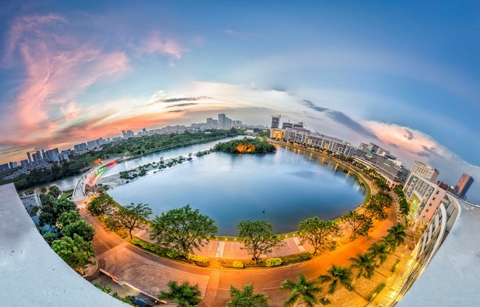 Hồ Bán Nguyệt đẹp thơ mộng biết bao