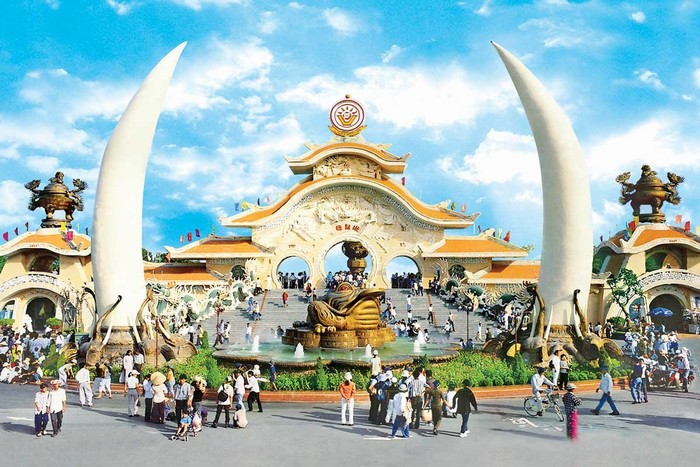 Suối Tiên - một trong những khu vui chơi được đông đảo du khách tìm đến khi du lịch Sài Gòn