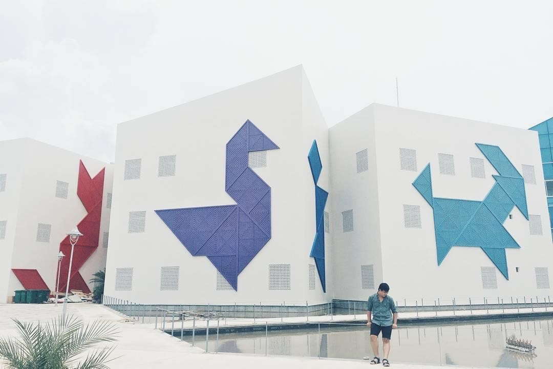 Nhà thiếu nhi Đà Nẵng nổi bật với những Tangram đầy màu sắc