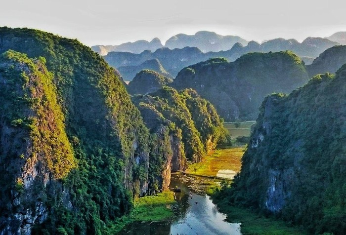 Cảnh quan đứng từ Hang Múa