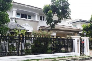 Laddawan Sukhumvit | Detached Spacious 4 Bed 4 Bath