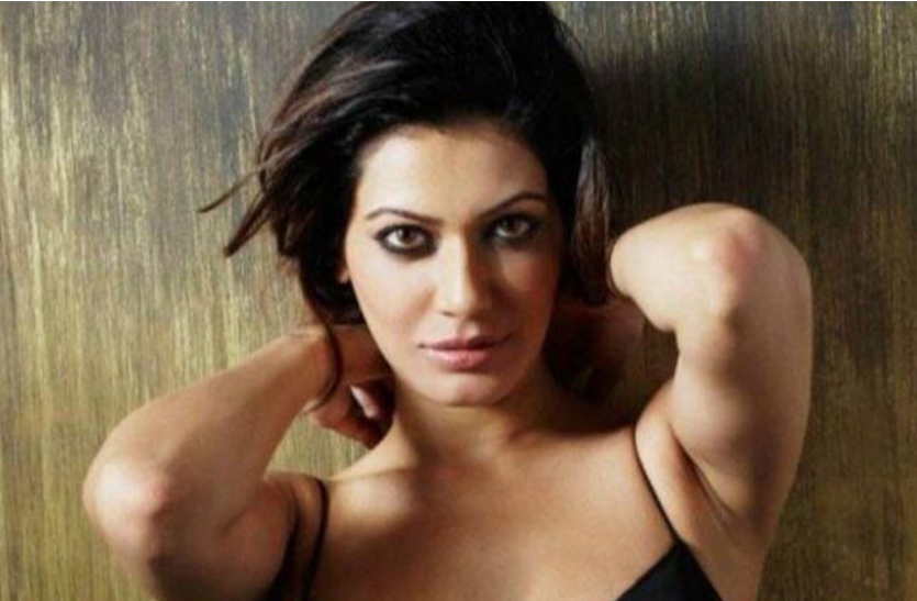 film Actress Payal Rohatgi बॉलीवुड फिल्म अभिनेत्री और बिग बॉस फेम ने नेहरू परिवार पर की अश्लील टिप्पणी, बूंदी में केस दर्ज