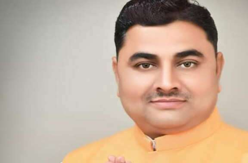 dhirendra.jpg बलिया गोलीकांडः सभी आरोपियों पर 50-50 हजार रुपये हुआ ईनाम, लगेगा एनएसए और गुंडा एक्ट