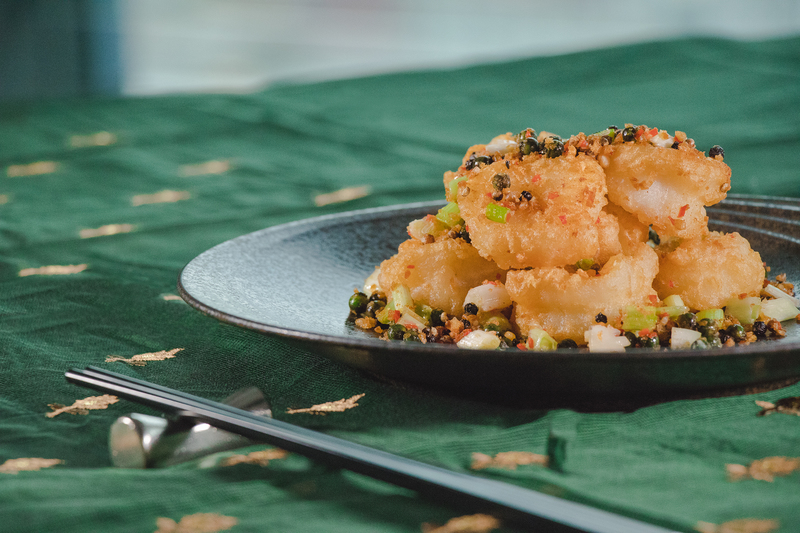 Above & Beyond Hotel ICON - 天外天中菜廳 - 唯港薈 OKiBook Hong Kong Restaurant Buffet Booking 自助餐預訂香- Wok-fried Crispy Prawns with Black White and Green Peppers