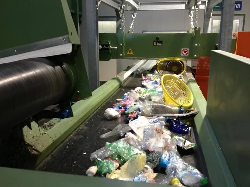 Garbage Conveyor Belt 400 Kg Load Capacity for Warehouse Use