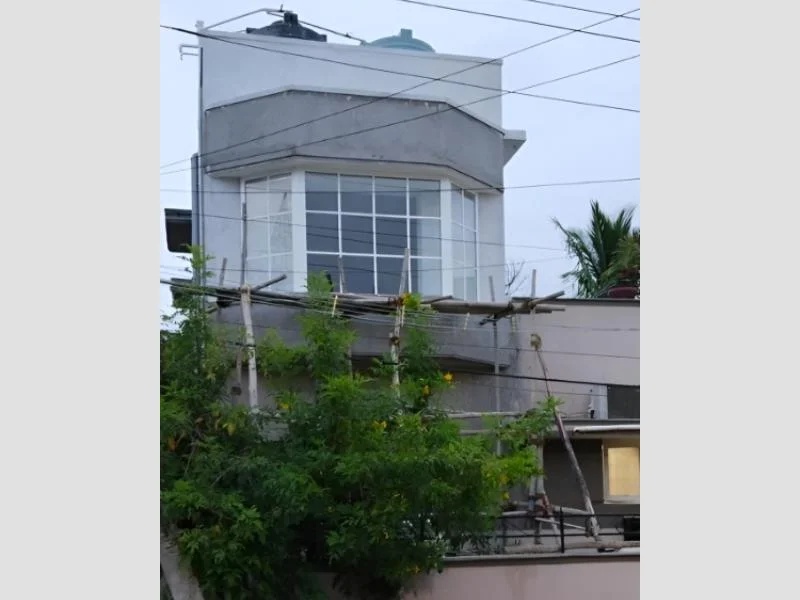 Bay Window Installation System with Fixed Glass Panels for Residential Buildings