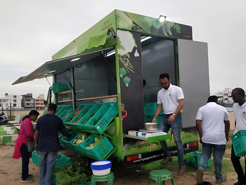 Mobile Organic Vegetable Display Truck with Open Side Vending System