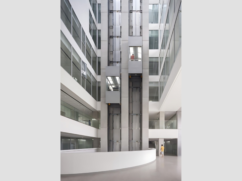 Commercial Premium Lift for IT Parks and Corporate Offices with Gearless Traction System