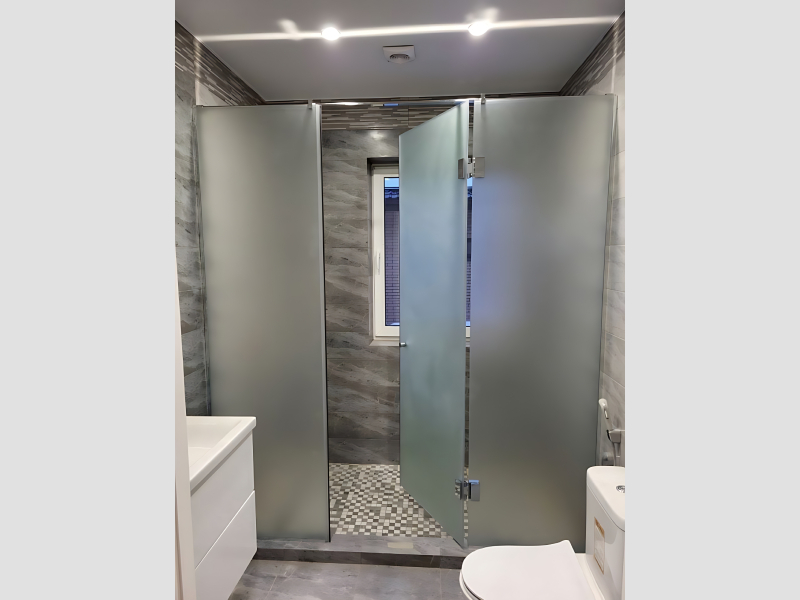 Frameless Glass Shower Partition System 
