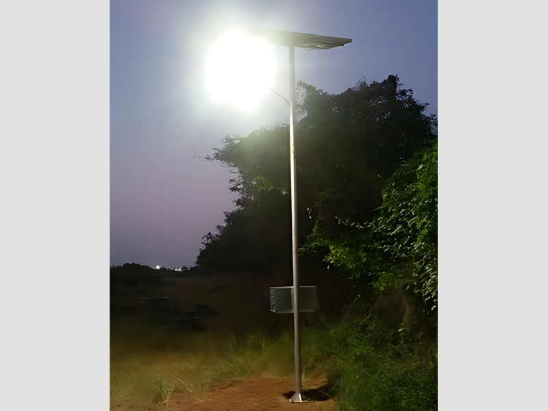 Solar LED Street Light 55 Watt For High Brightness Outdoor Lighting