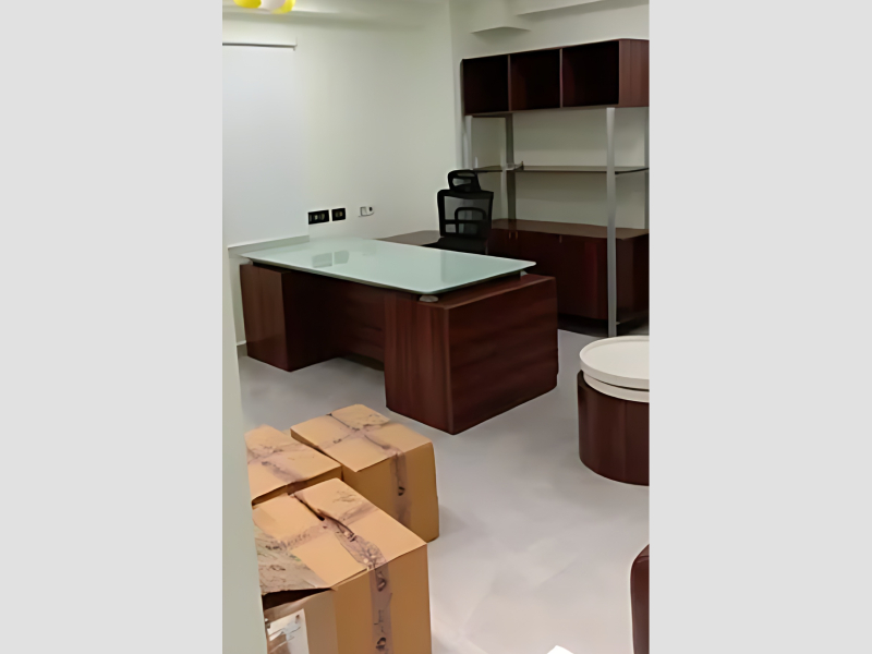 Executive office desk for managerial and leadership cabins