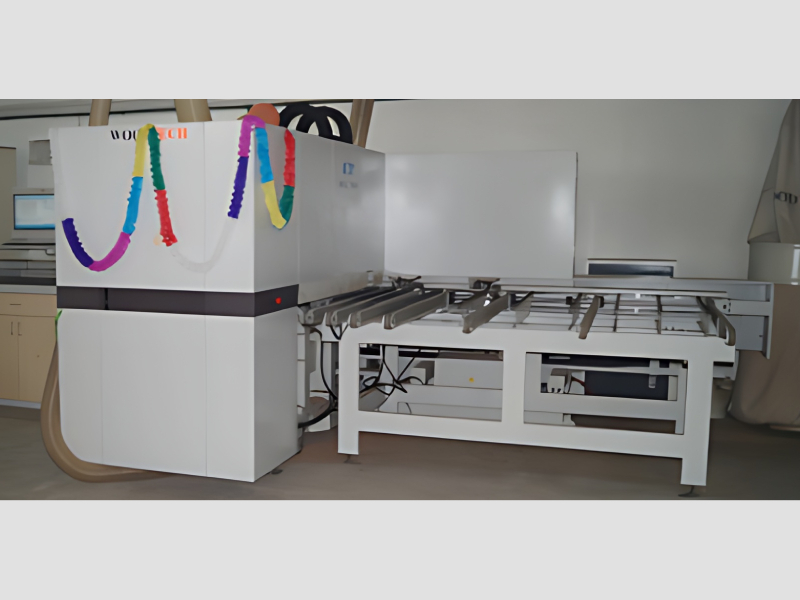 Panel edge banding machine with roller conveyor and trimming unit