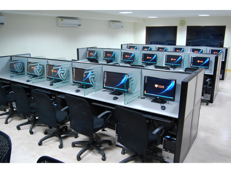 Computer Lab Workstation with Glass Divider Panels and CPU Mount for Training Centers