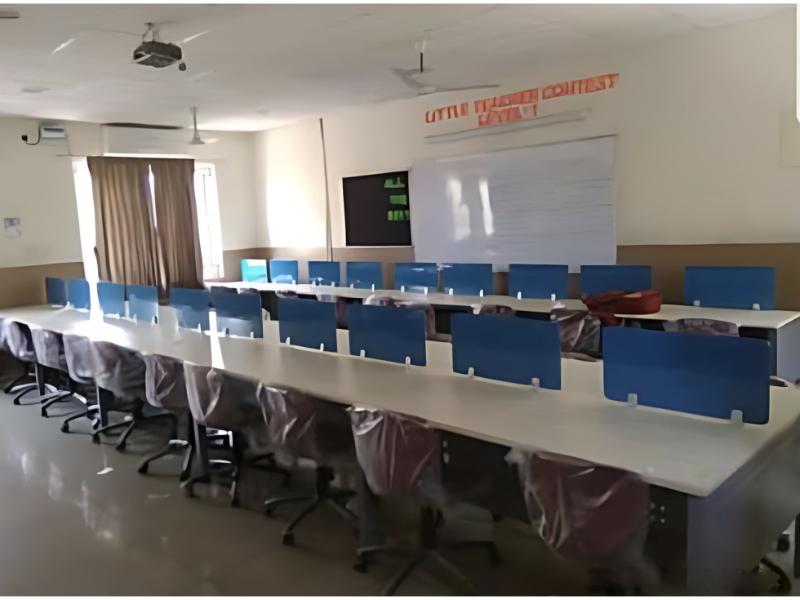 Training Center Workstation Desk with Individual Glass Partition for Classroom Setup