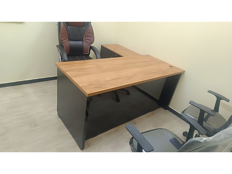 Executive Office Desk With Wooden Top And Side Cabinet For Manager Cabin