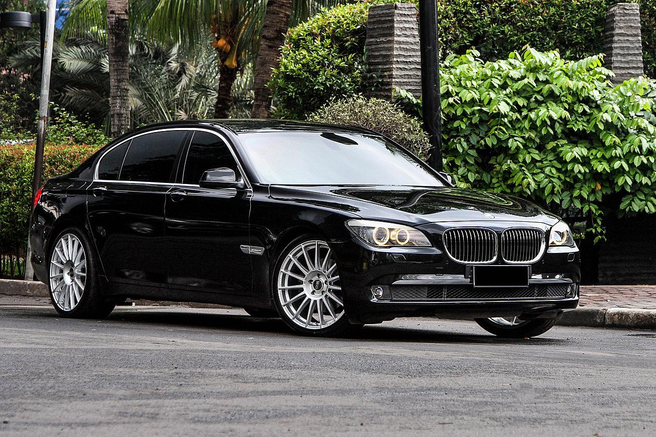 BMW 730Li F01 with OZ Racing Superturismo Dakar 21"