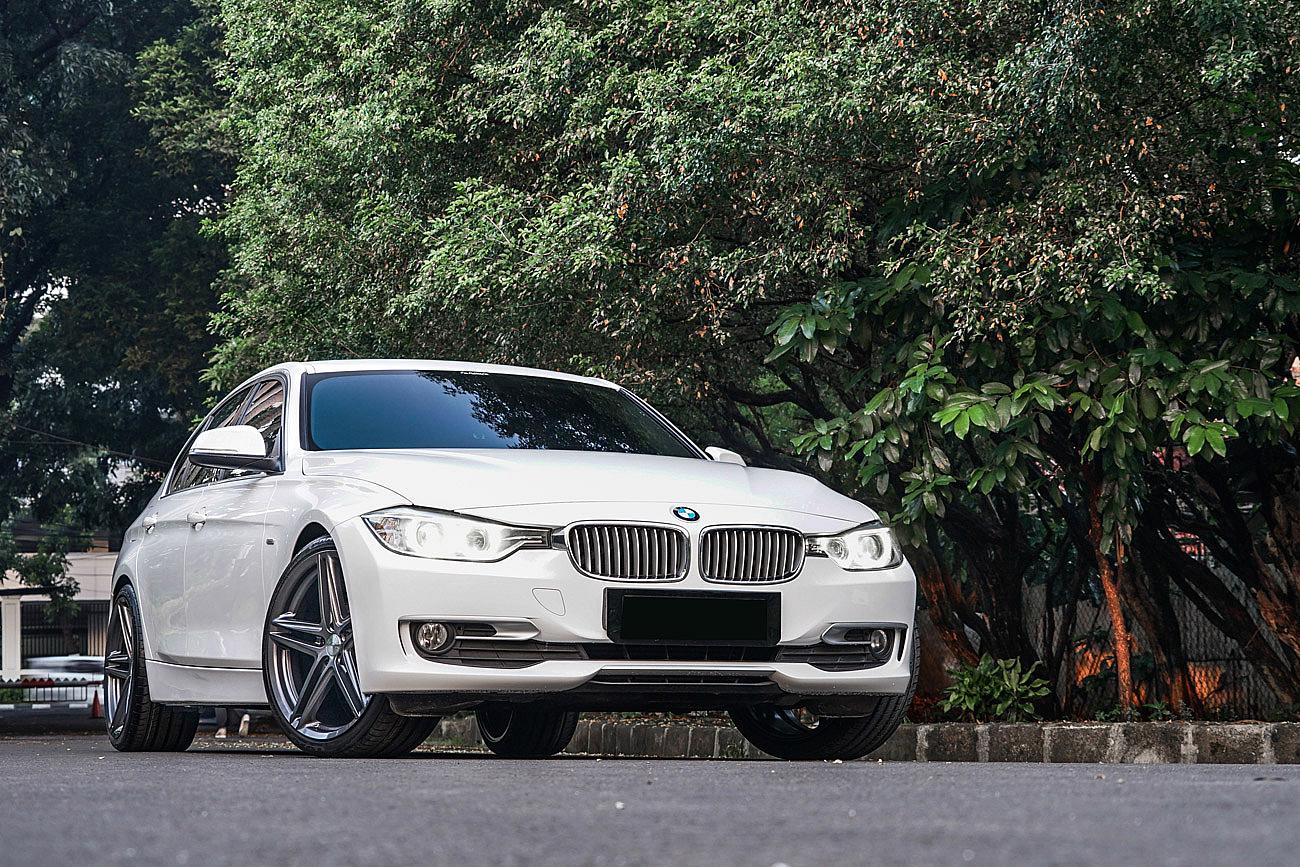 BMW F30 with Vossen VF Series VFS5 20"