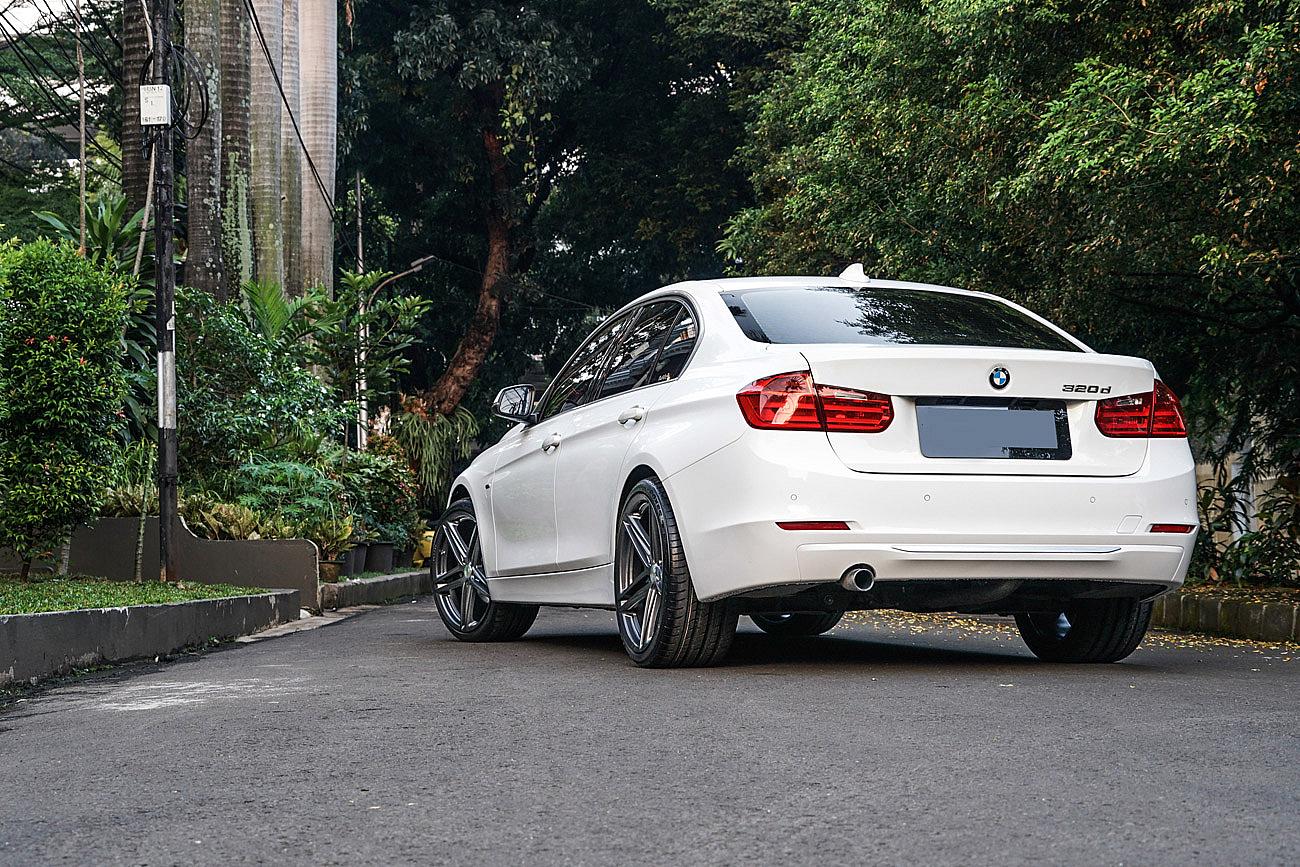 BMW F30 with Vossen VF Series VFS5 20"