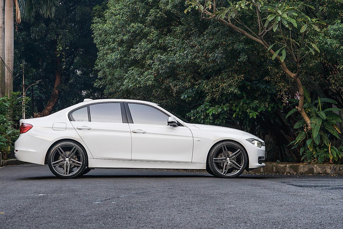 BMW F30 with Vossen VF Series VFS5 20"
