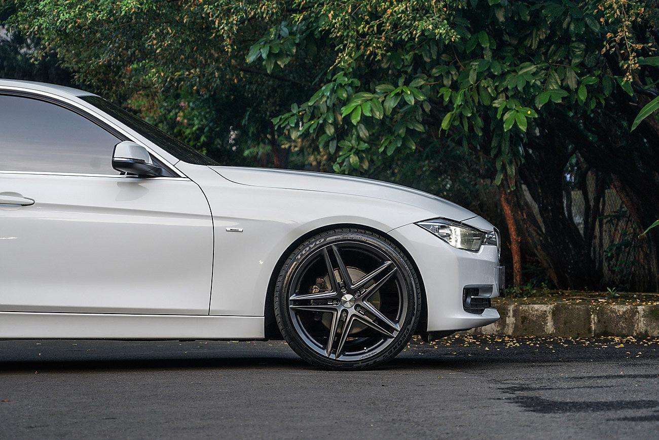 BMW F30 with Vossen VF Series VFS5 20"