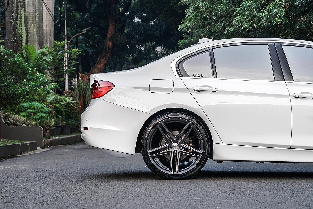 BMW F30 with Vossen VF Series VFS5 20"