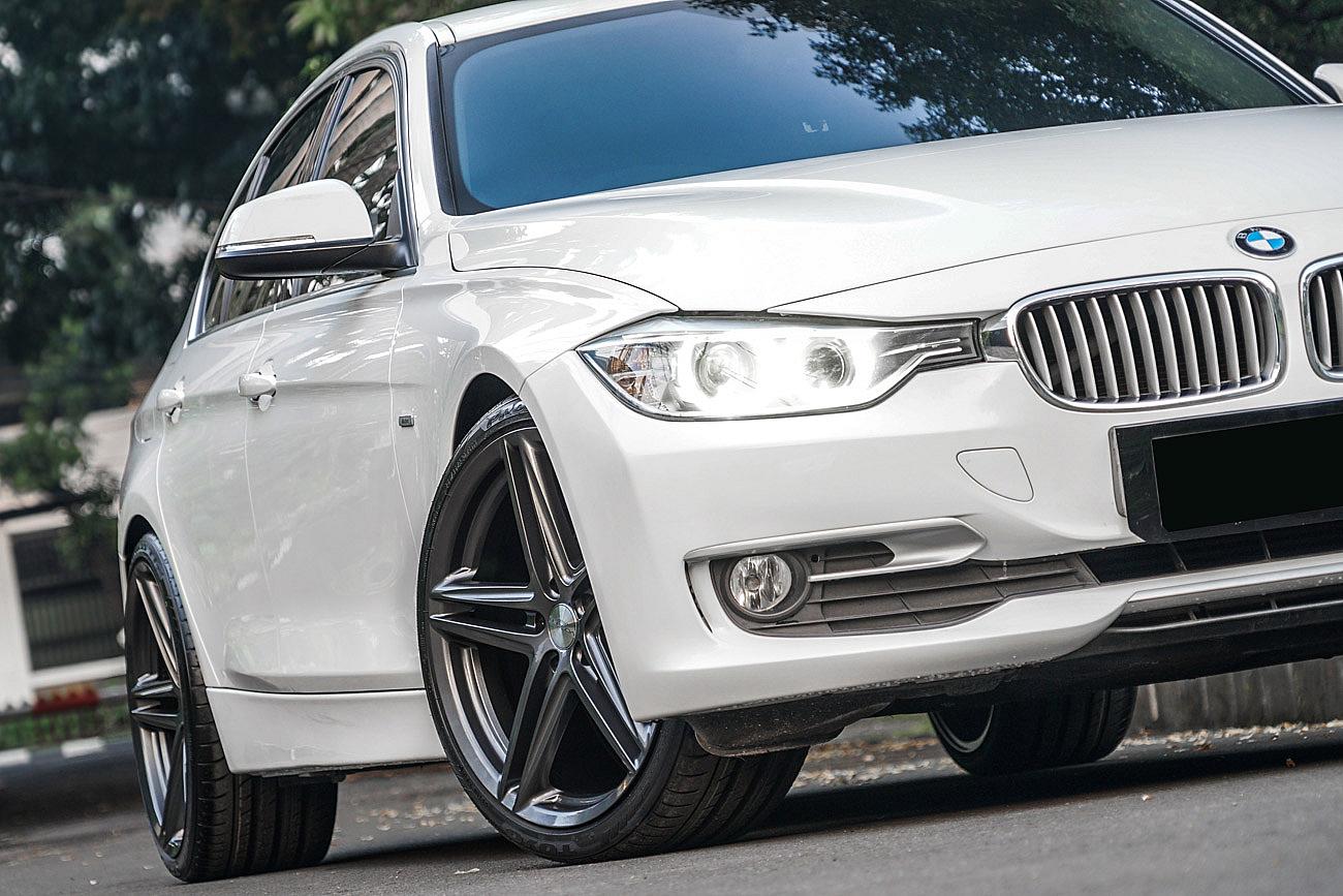BMW F30 with Vossen VF Series VFS5 20"