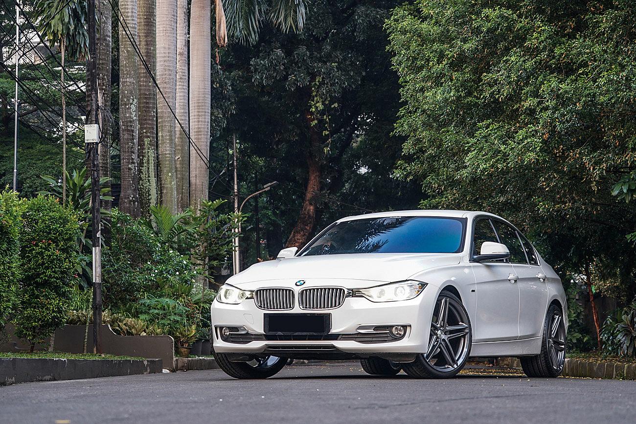 BMW F30 with Vossen VF Series VFS5 20"