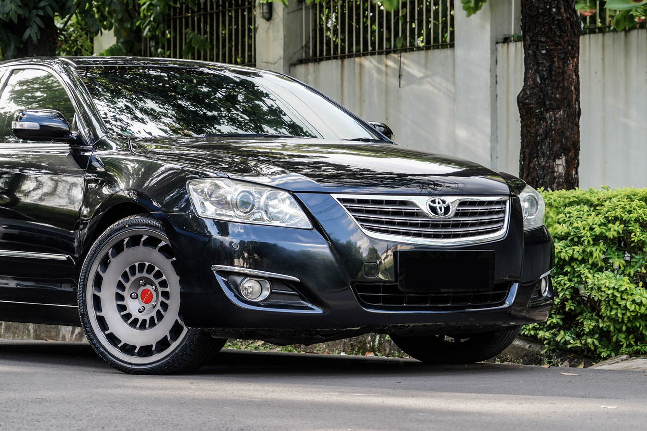 <p><a href="https://www.permaisuri.com/accessories/11365/rotiform/red-gold-center-caps"><strong>- Rotiform&nbsp;Red Gold Center Caps</strong></a></p>
