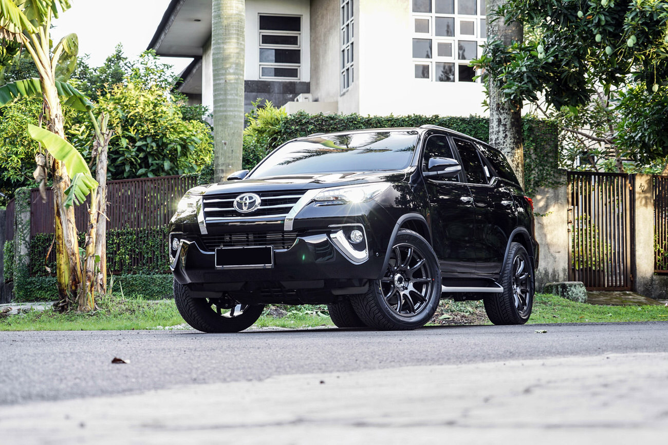 Fortuner VRZ with Rays Gram Lights 57Trans-X super
