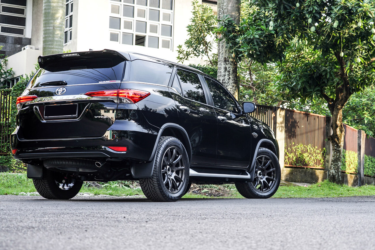 Fortuner VRZ with Rays Gram Lights 57Trans-X super