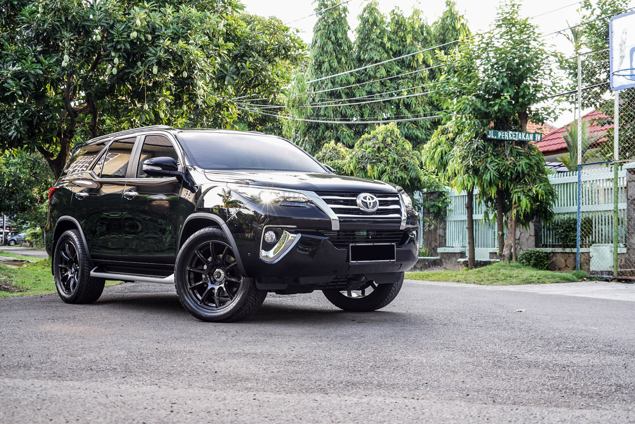Fortuner VRZ with Rays Gram Lights 57Trans-X super