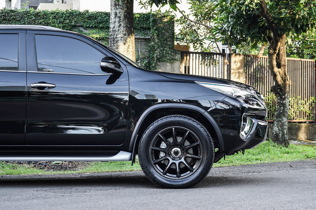 Fortuner VRZ with Rays Gram Lights 57Trans-X super