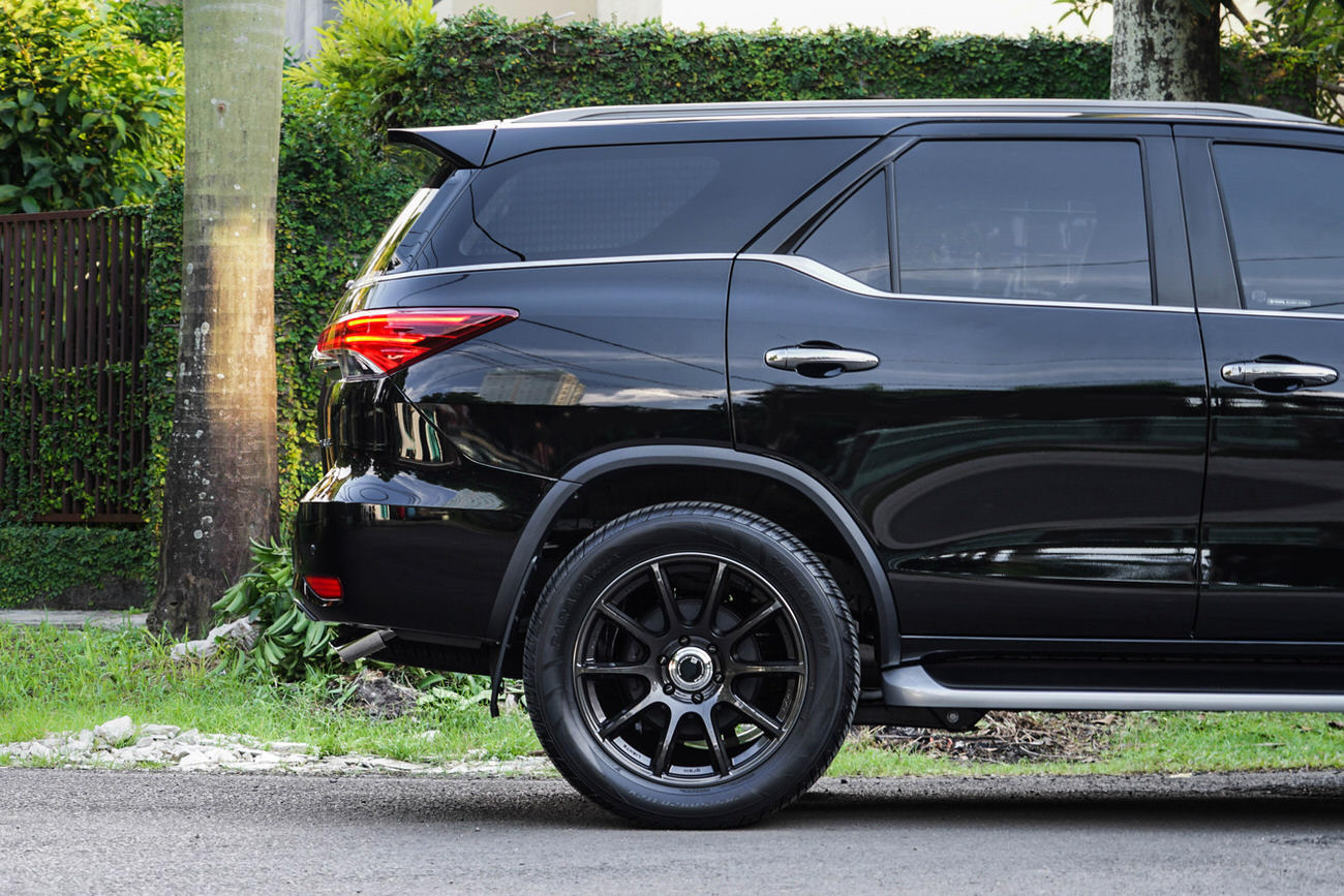 Fortuner VRZ with Rays Gram Lights 57Trans-X super