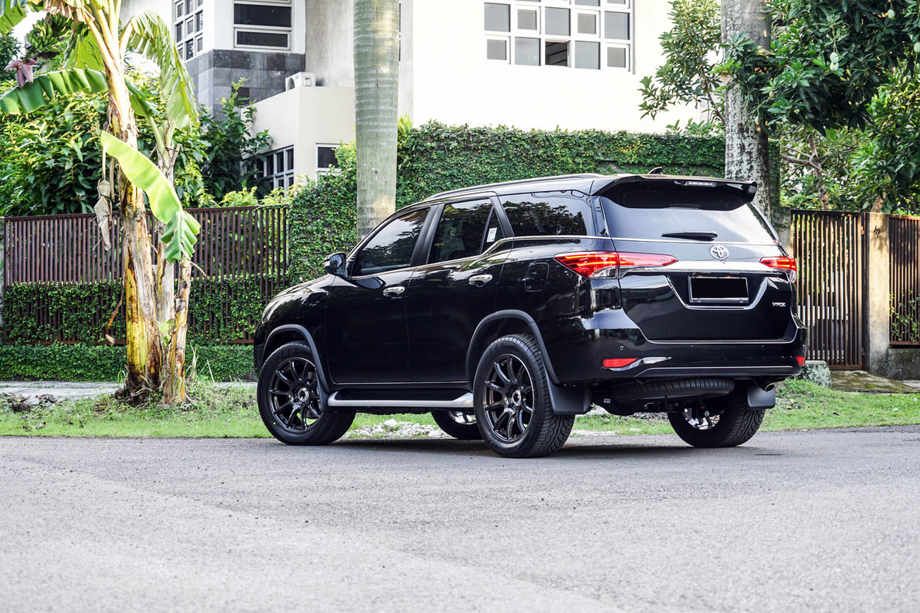 Fortuner VRZ with Rays Gram Lights 57Trans-X super